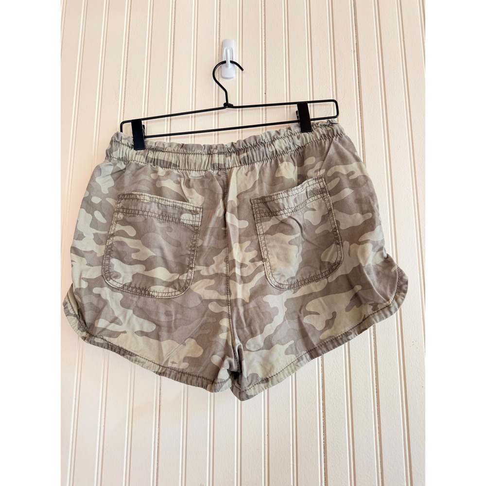 American Eagle AE Lightweight Camo Drawstring Size M Shorts Green - Picture 2 of 10